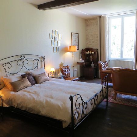 Le Bailli De Montsaugeon Bed & Breakfast Bilik gambar