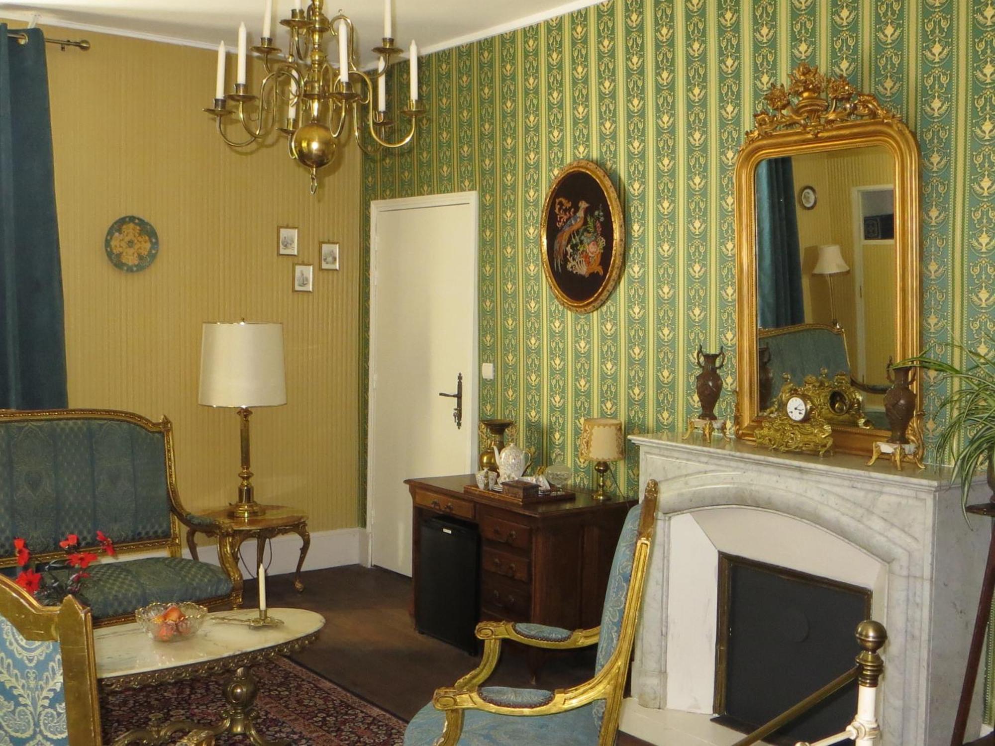 Le Bailli De Montsaugeon Bed & Breakfast Bilik gambar