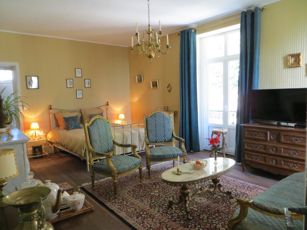 Le Bailli De Montsaugeon Bed & Breakfast Bilik gambar